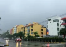 pancadas fortes e rápidas de chuva