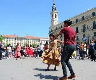 Dança na Praça